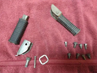 CL175 Passenger Peg Brackets w/ Bolts
