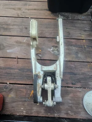 Suzuki 100cc dirtbike swingarm